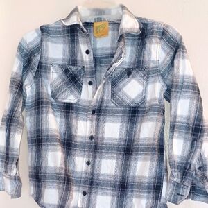 THERE ABOUTS Boys shirt in good condition Absolutely no rips or tears.